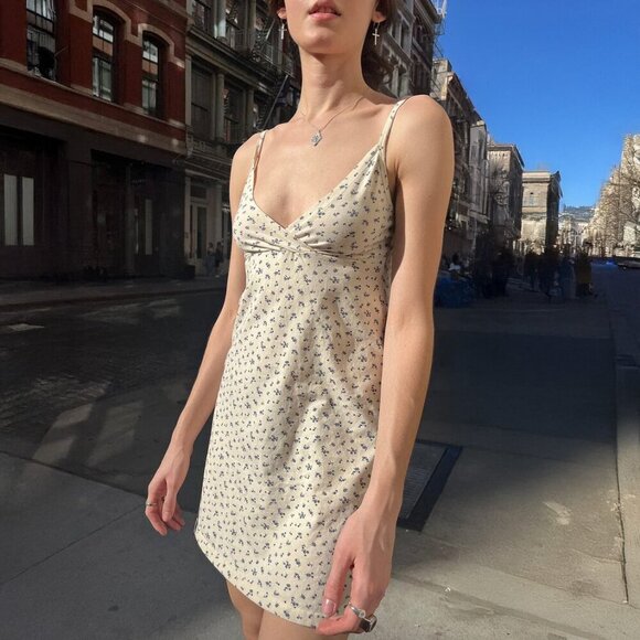 Brandy Melville Amara blue and white dainty floral mini dress - Picture 1 of 13